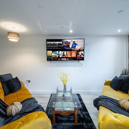 Bv Spacious 1-Bedroom Apartment Close To Town Center - Sleeps 6 Bradford  Exterior photo