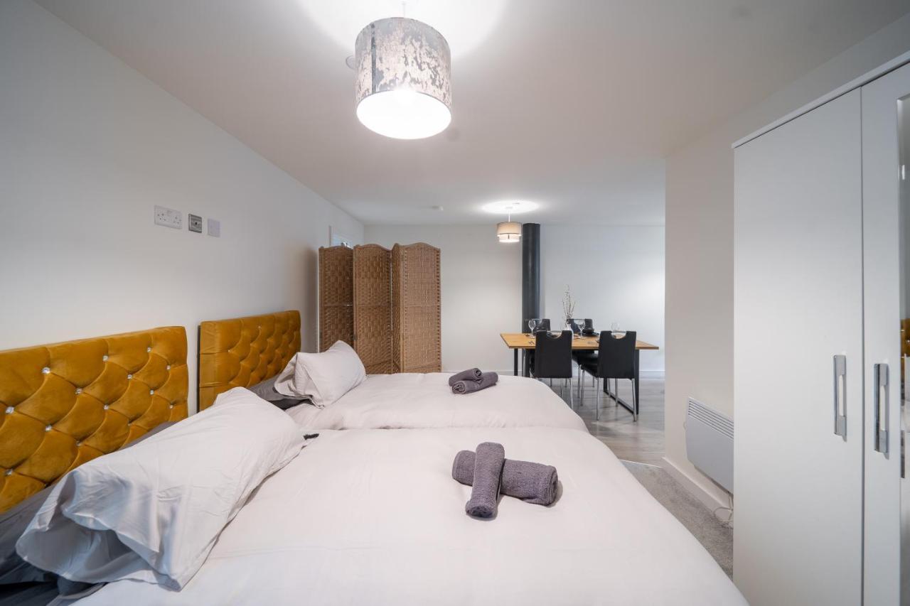 Bv Spacious 1-Bedroom Apartment Close To Town Center - Sleeps 6 Bradford  Exterior photo