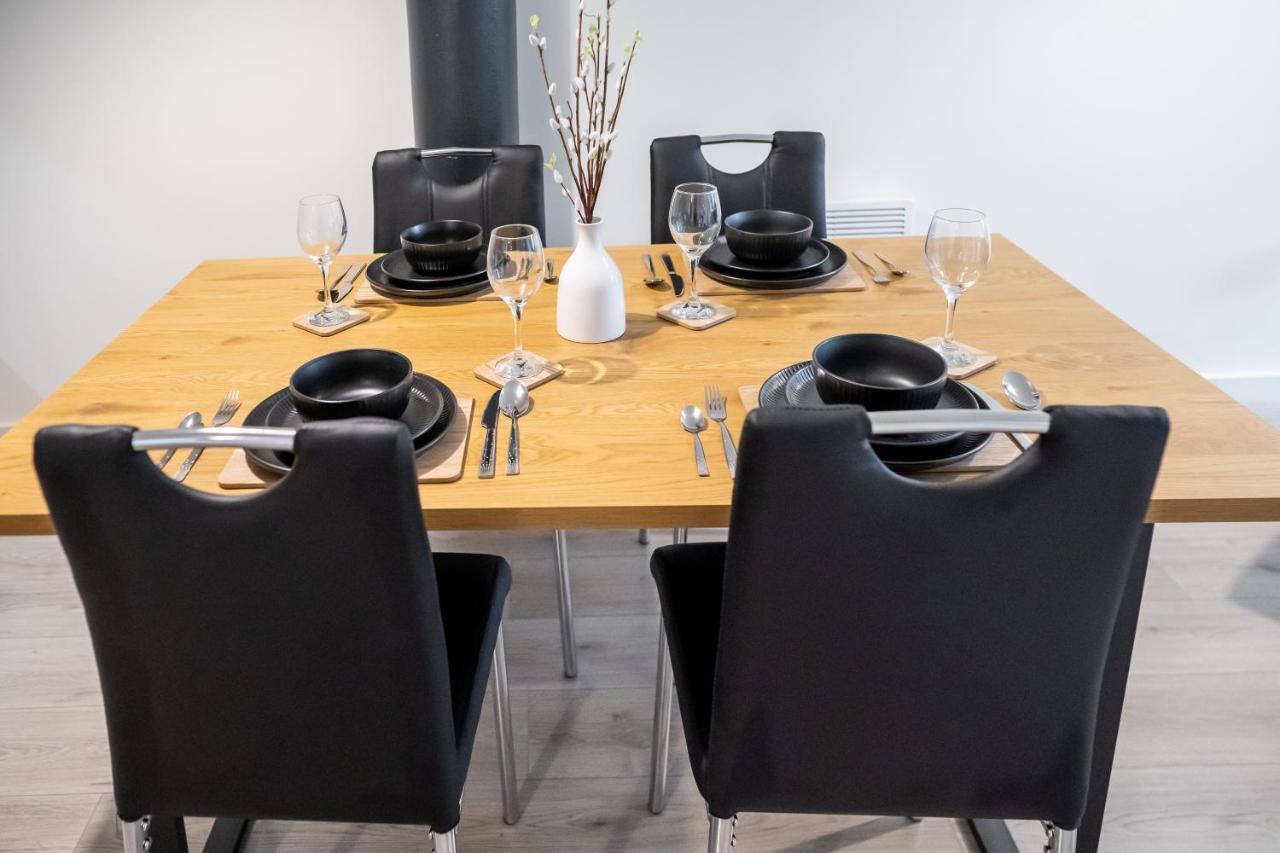 Bv Spacious 1-Bedroom Apartment Close To Town Center - Sleeps 6 Bradford  Exterior photo